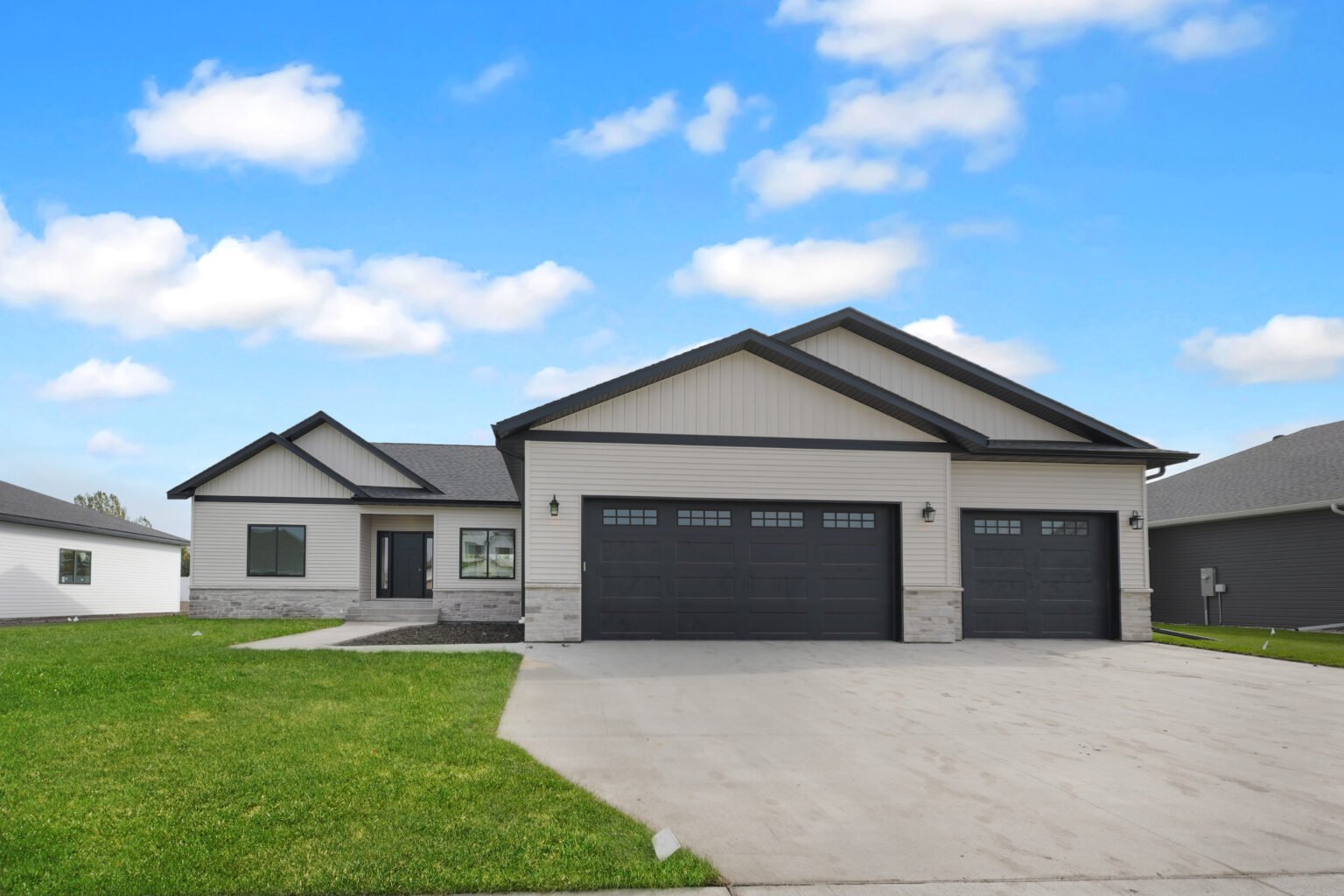 paragon homes mapleton custom home exterior